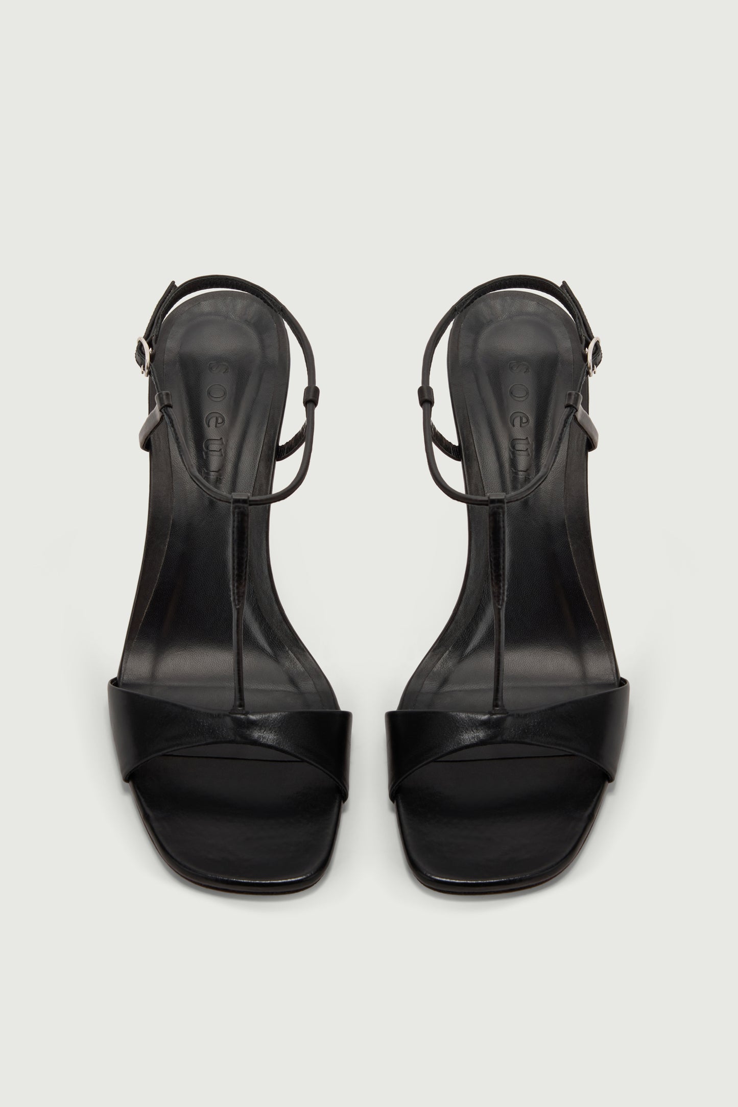 Sandalias Cecilie - Negro Cuero con Tacón - Soeur